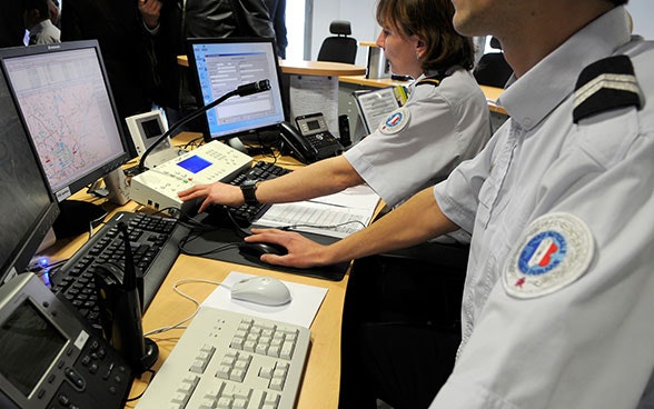 Nantes, centre d'information et de commandement du nouvel Hotel de Police place Waldeck Rousseau, commissariat central de la ville